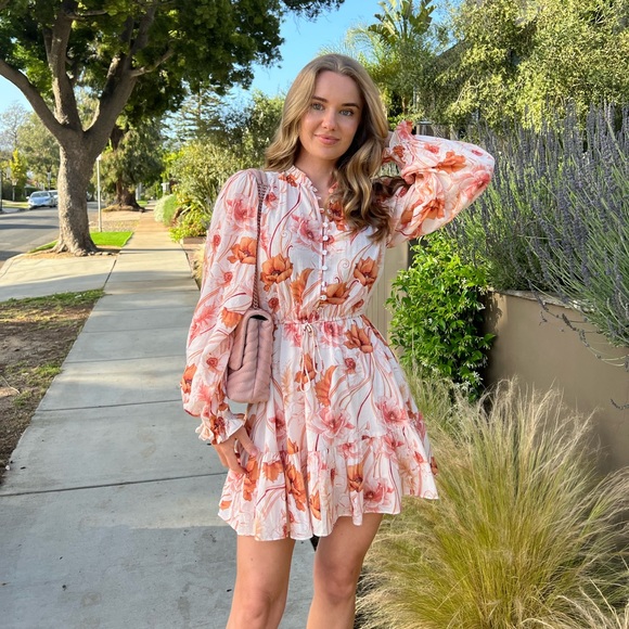 Beautiful dress - Picture 3 of 11